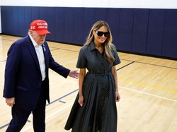 Foto: Melania Trump Pakai Sunglasses Saat Nyoblos, Disebut Melania Palsu