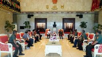 Dihadapan awak media, Panglima TNI menyampaikan kunjungan ini menjadi ajang silaturahmi sekaligus akan ada kerja sama antara TNI dan Kementerian Kehutanan, terutama dalam menjaga kelestarian hutan Indonesia dari ancaman pihak-pihak yang tidak bertanggung jawab.