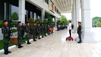 Rangkaian kegiatan diawali dengan Jajar Kehormatan di lobi Gedung Soedirman, Jakarta, Selasa (5/11/2024).