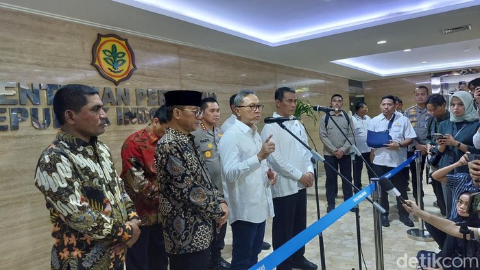 Menteri Koordinator Bidang Pangan Zulkifli Hasan (Zulhas) dan Menteri Pertanian Andi Amran Sulaiman