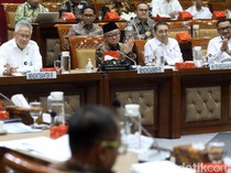 Momen 3 Menteri Rapat Perdana di Komisi X DPR