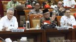 Momen 3 Menteri Rapat Perdana di Komisi X DPR