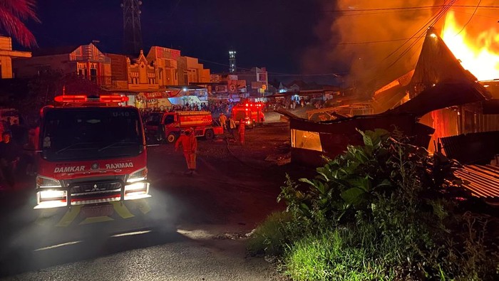 Pasar Dampit Malang kebakaran
