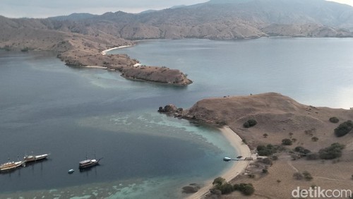 Pemandangan Gililawa di kawasan Taman Nasional Komodo, Manggarai Barat, NTT.