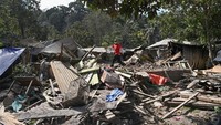 Bencana erupsi tersebut mengakibatkan 9 orang meninggal, 63 orang mengalami luka-luka, dan 2.472 lainnya mengungsi ke tiga titik pengungsian.   