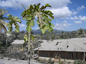 Korban Erupsi Gunung Lewotobi Dapat Bantuan Rp 3 Juta Sembari Tunggu Direlokasi