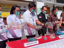 Kejari Denpasar Musnahkan Barang Bukti Kejahatan, Ada Pistol Rakitan