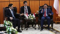 Sultan meminta Lawrence untuk menyampaikan keinginannya Singapura merupakan negara yang dekat dengan Israel.