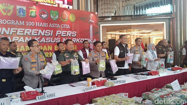 Polda Metro Jaya membongkar peredaran narkoba senilai Rp 418 miliar.
