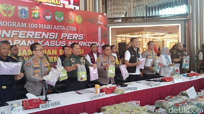 Polda Metro Jaya membongkar peredaran narkoba senilai Rp 418 miliar.