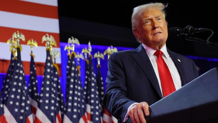 Republican presidential nominee and former U.S. President Donald Trump addresses supporters at his rally, at the Palm Beach County Convention Center in West Palm Beach, Florida, U.S., November 6, 2024. REUTERS/Brian Snyder