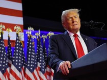 Resmi! Trump Kenakan Tarif Impor 25% buat Baja & Aluminium
