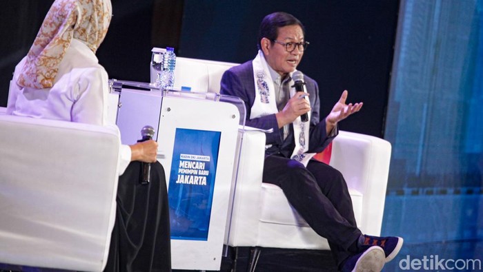 Pramono menjadi pembicara dalam acara KADIN DKI Jakarta Mencari Pemimpin Baru di DKJ di Menara Bank Mega, Jakarta, Rabu (6/11/2024).