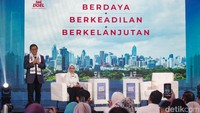 Cagub nomor urut 3 ini juga berjanji akan memperbaiki tata kelola pemerintahan di Jakarta.   