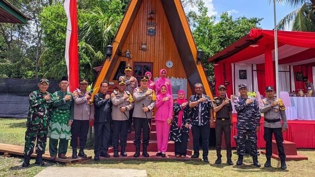 Proses belajar anak-anak dan saat Kapolda Riau kunjungan beberapa waktu lalu (dok.Istimewa)
