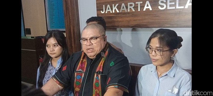 Razman Arif Nasution Razman Arif Nasution