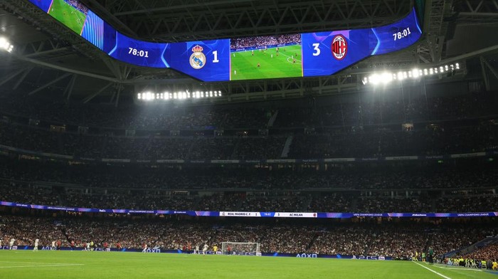 MADRID, SPAIN - NOVEMBER 05:  A general view inside the stadium during the UEFA Champions League 2024/25 League Phase MD4 match between Real Madrid C.F. and AC Milan at Estadio Santiago Bernabeu on November 05, 2024 in Madrid, Spain. (Photo by Claudio Villa/AC Milan via Getty Images)