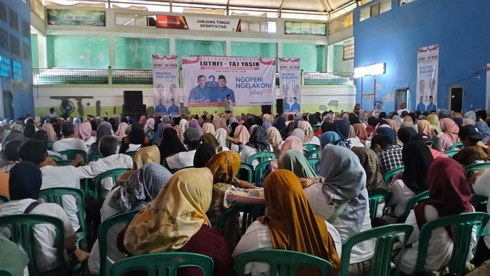 Relawan Ahmad Luthfi-Taj Yasin di Pekalongan.