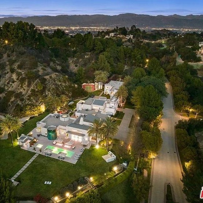 Rumah Mewah Kanye West Seluas 4 Lapangan Sepak Bola!