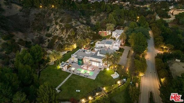 Rumah baru Kanye West di Los Angeles