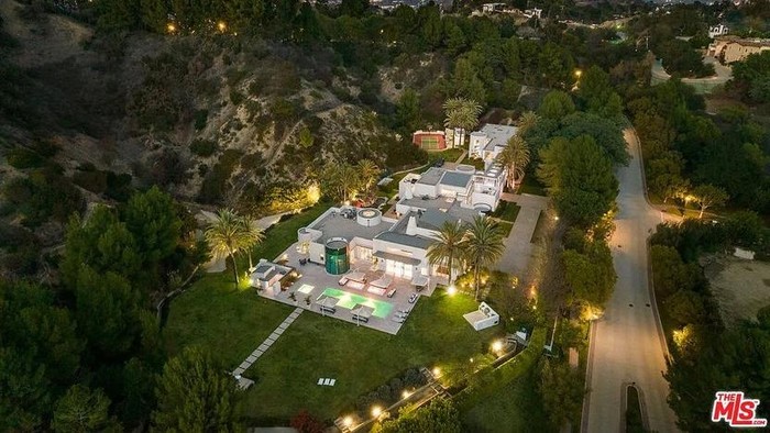 Rumah baru Kanye West di Los Angeles Rumah baru Kanye West di Los Angeles