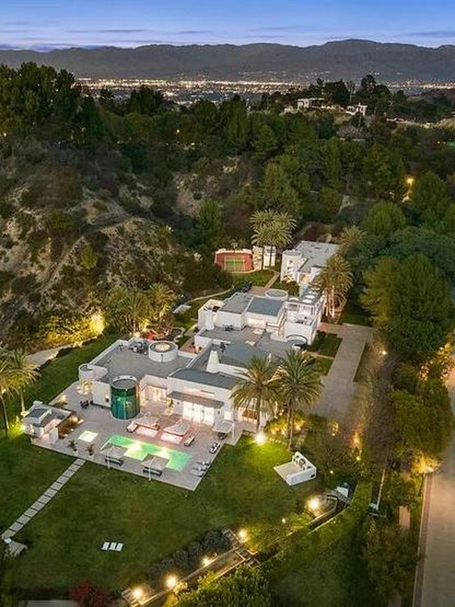 Rumah Mewah Kanye West Seluas 4 Lapangan Sepak Bola!
