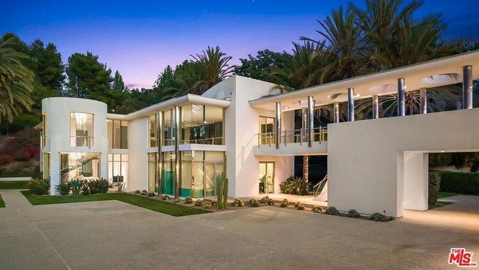 Rumah baru Kanye West di Los Angeles