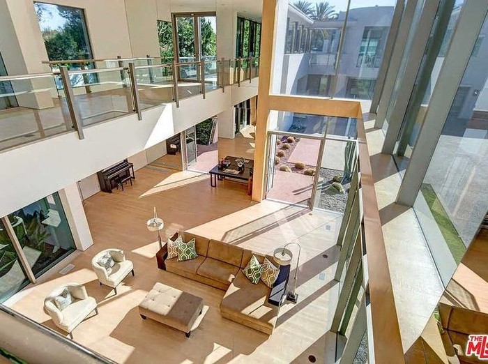 Rumah baru Kanye West di Los Angeles