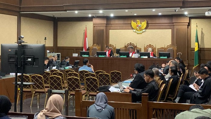 Sidang pemeriksaan saksi terkait terdakwa Helena Lim
