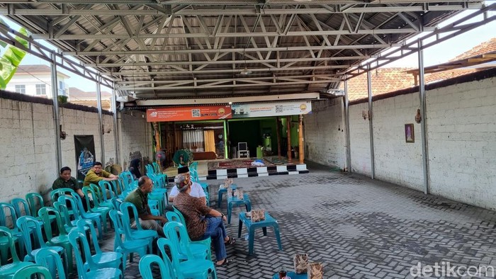 Suasana rumah duka pendiri mangut lele mbah Marto, Marto Ijoyo di Panggungharjo, Sewon, Bantul, Rabu (6/11/2024).