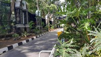 Taman Surawisesa, salah satu ruang terbuka hijau di Kabupaten Purwakarta, bisa menjadi pilihan traveler untuk bersantai. Selain itu, Taman Surawisesa juga jadi tempat yang nyaman untuk berolahraga, dan melakukan kegiatan edukatif bagi anak-anak. (Asti Azhari/detikTravel)