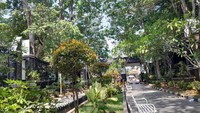 Jaraknya yang hanya 350 meter dari stasiun Purwakarta, memudahkan pengunjung untuk mengakses taman Surawisesa dengan berjalan kaki. (Asti Azhari/detikTravel)