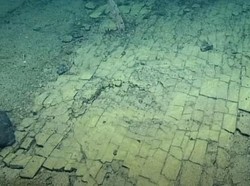 Jalan Bata Kuning Misterius Ditemukan di Dasar Laut Pasifik