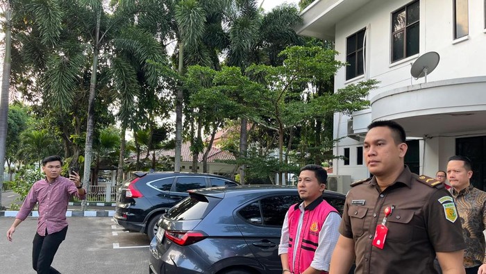Tersangka korupsi kredit fiktif di Banten (Bahtiar/detikcom)