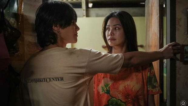 Cuplikan adegan dalam film The Paradise of Thorns.
