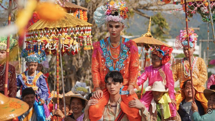 Cuplikan adegan dalam film The Paradise of Thorns.