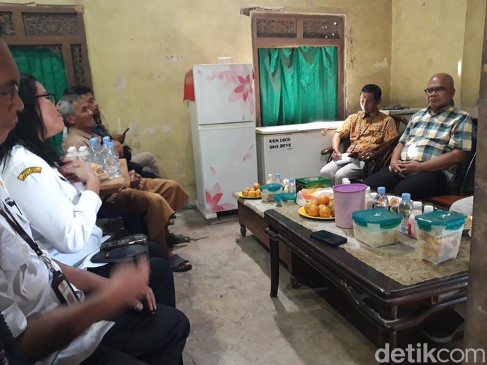 Pemilik UD Pramono, Pramono, saat menerima kunjungan Komwasjak di rumahnya Desa Singosari, Kecamatan Mojosongo, Boyolali, Rabu (6/11/2024).