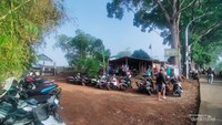 Kedai Surabi SFS tepat depan Taman Keanekragaman Hayati Kota Bandung.