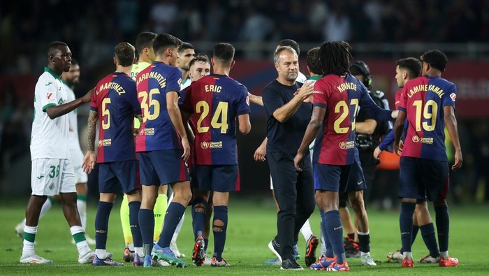 BARCELONA, SPAIN - SEPTEMBER 25: Hansi Flick, Head Coach of FC Barcelona, shakes hands with Jules Kounde of FC Barcelona following the teams victory during the La Liga EA Sports match between FC Barcelona and Getafe CF  at Camp Nou on September 25, 2024 in Barcelona, Spain. (Photo by Linnea Rheborg/Getty Images)