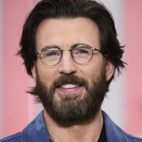 Suami aktris Alba Baptista ini juga memelihara kumis dan jenggotnya jadi lebih tebal. Foto: Scott A Garfitt/Invision/AP