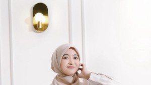 Gak pressure kok (karena, teman banyak yang sudah menikah). Karena, aku merasa ya sudah, kalau mau nikah terserah. Pernikahan kan bukan lomba ya, ungkapnya, Rabu (19/11/2025). Foto: Instagram @arafahrianti