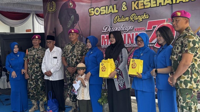 Bakti sosial dan kesehatan HUT ke-79 Korps Marinir