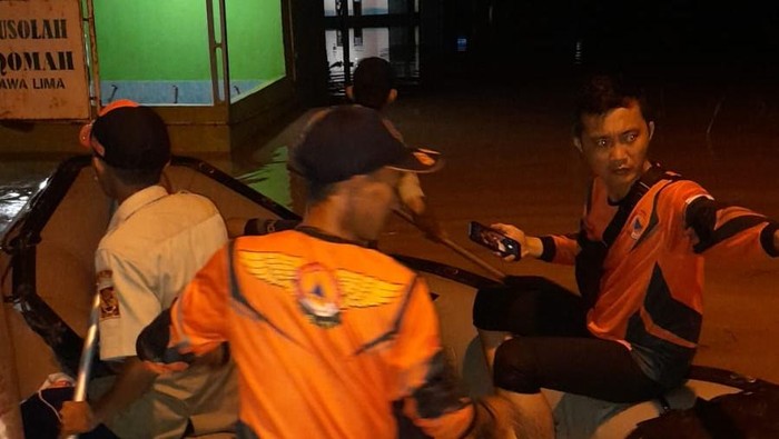 Banjir di 3 kelurahan Muara Enim usai hujan lebat.