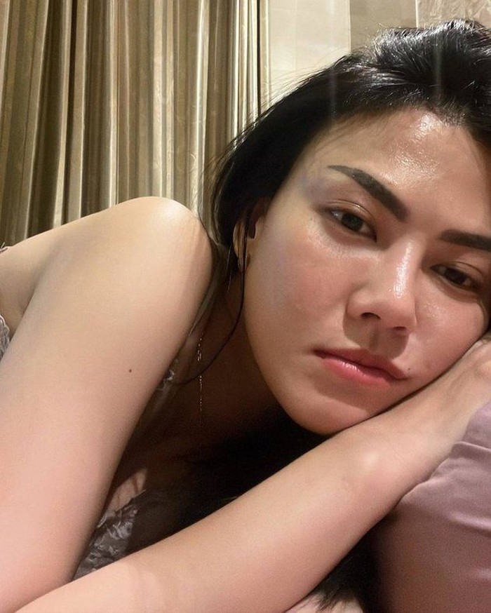 Bare Face Artis