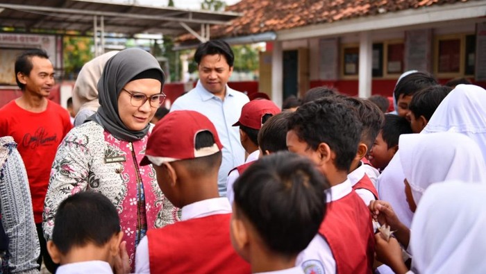 Bupati Indramayu Nina Agustina