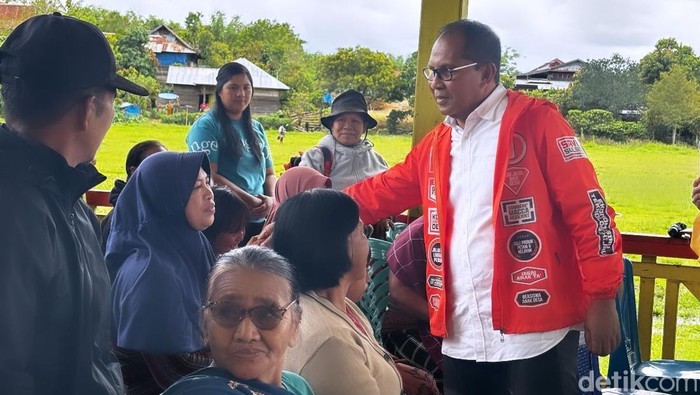 Cagub Sulsel nomor urut 1 Danny Pomanto kampanye menemui warga Seko, Luwu Utara.
