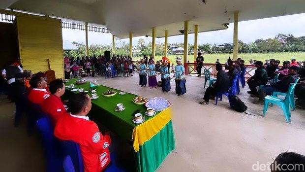 Cagub Sulsel nomor urut 1 Danny Pomanto kampanye menemui warga Seko, Luwu Utara.