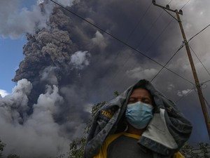 Pengungsi Erupsi Gunung Lewotobi Laki-laki Bertambah Jadi 8.431 Orang