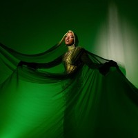 Khadija Omar mencuri atensi publik di ajang Miss Universe 2024. Khadija menjadi wanita berhijab pertama yang menjadi kontestan ajang kecantikan dunia tersebut. Foto: Dok. Instagram @khadija.omarr