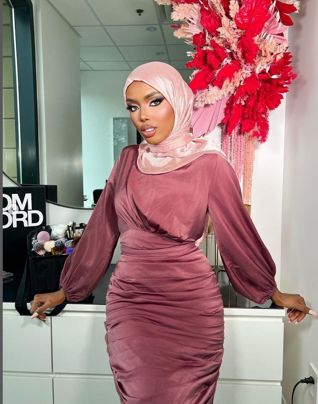 Khadija Omar terpilih sebagai Miss Universe Somalia pada 17 September 2024. Dia pun melenggang ke ajang Miss Universe 2024 di Meksiko. Kehadiran Khadija Omar menandakan dirinya sebagai wanita berhijab pertama yang berpartisipasi dalam kompetisi Miss Universe. Foto: Dok. Instagram @khadija.omarr